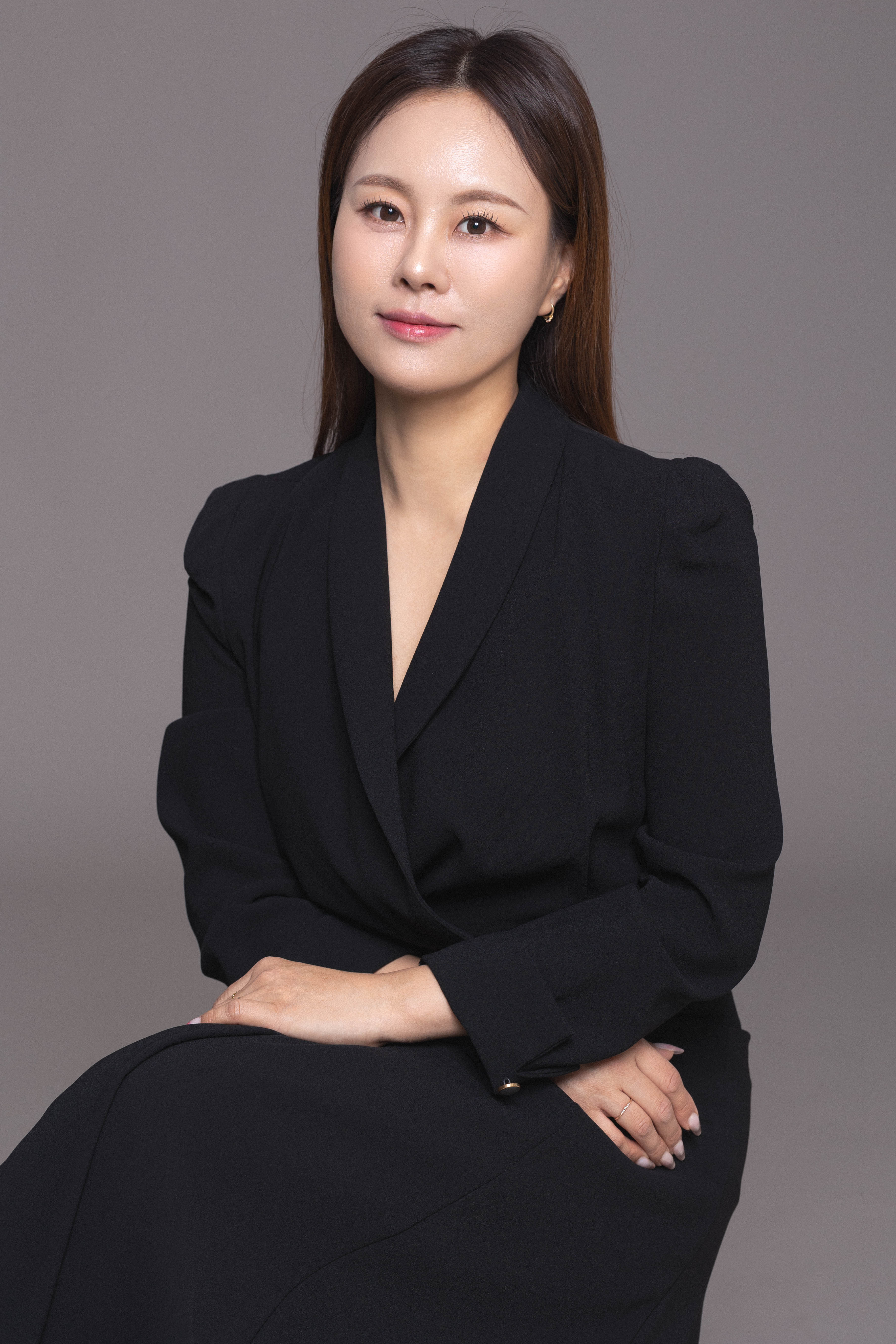 뷰티디자인과 성인학습반 네일아트1 교과목 담당 교수님의 사진 입니다.